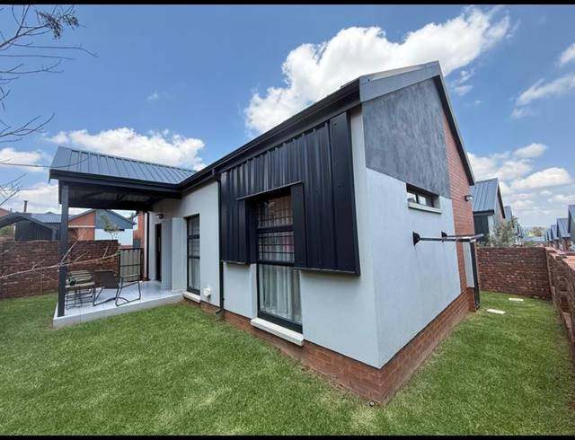 3 BEDROOM TOWNHOUSE FOR SALE IN NORTH RIDING AH